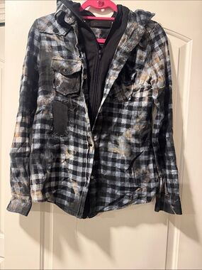 American Vintage Black and Gray Plaid Button-Down Shirt with Gold Distress